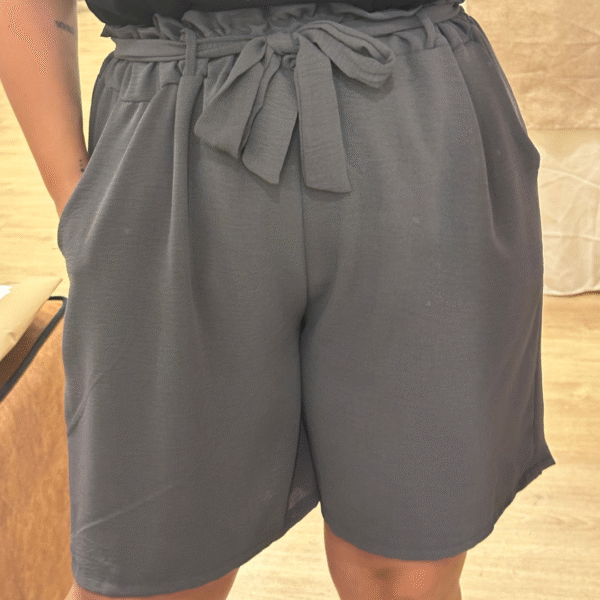Pantalon corto fluido gris