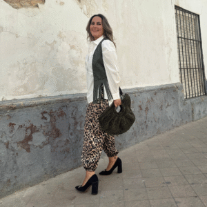 Diseño sin título - 2025-09-14T214421.806 (1) Chalequillo sin mangas flecos