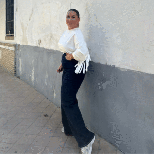 Diseño sin título - 2025-09-25T205311.981 (1) Sudadera flecos blanca