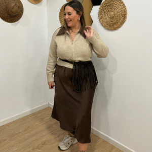 Diseño sin título - 2025-10-21T003358.098 (1) Falda saten marron