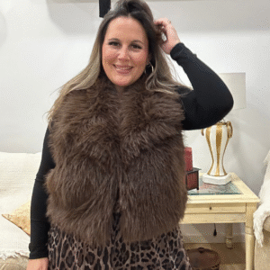 Diseño sin título (22) (1) Abrigo pelo sin mangas