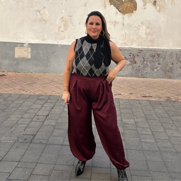 Pantalón satinado burdeo