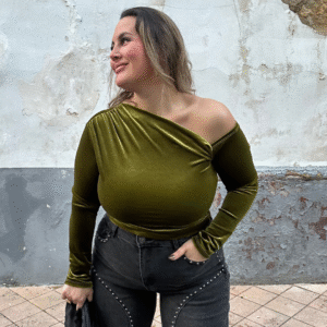 Diseño sin título (65) (1) Top terciopelo verde asimetrico