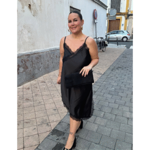 Diseño sin título (92) (1) Vestido lencero pico negro