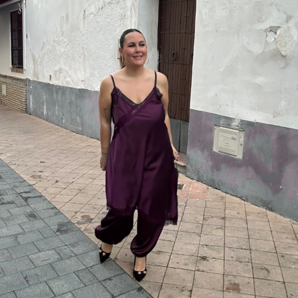 Vestido lencero pico burdeo