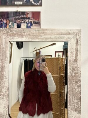 Sin mangas pelo burdeo