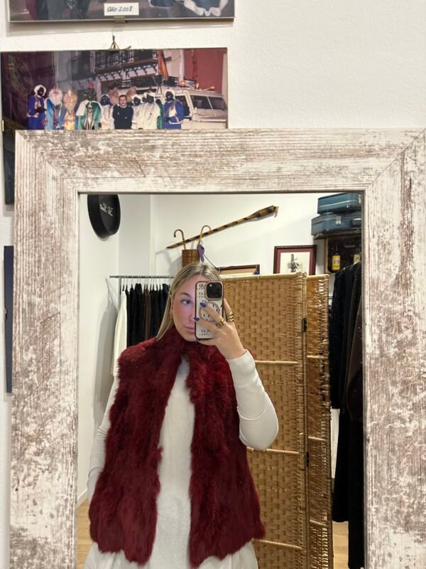 Sin mangas pelo burdeo