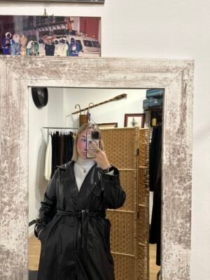 Gabardina cuero negra