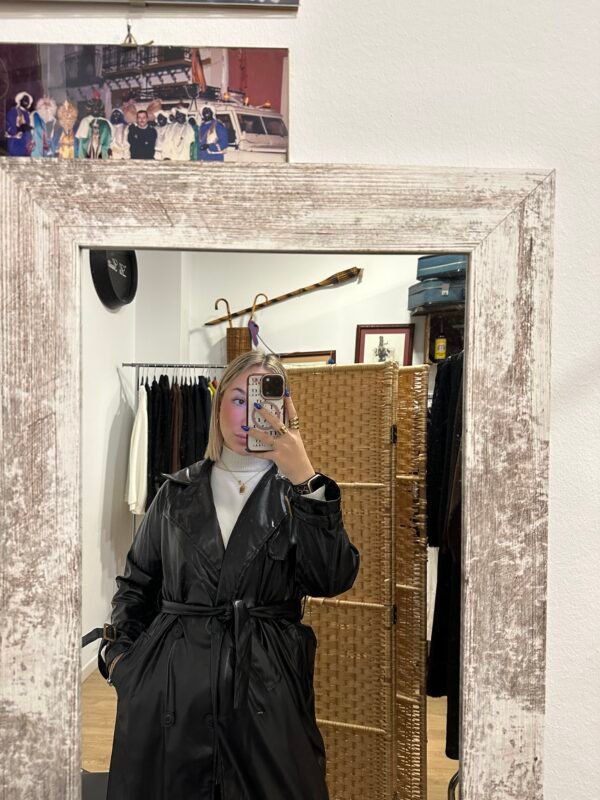 Gabardina cuero negra