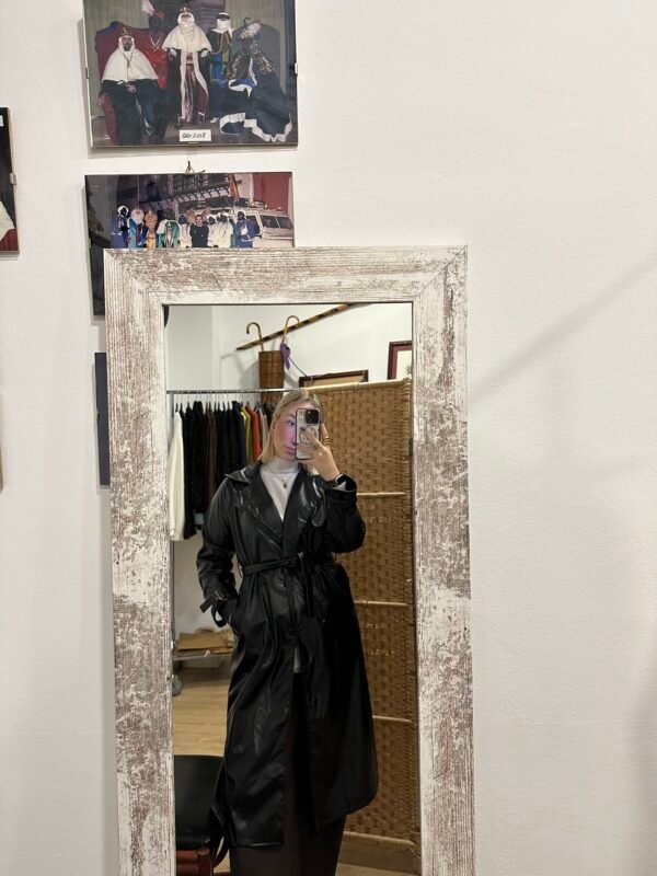 Gabardina cuero negra