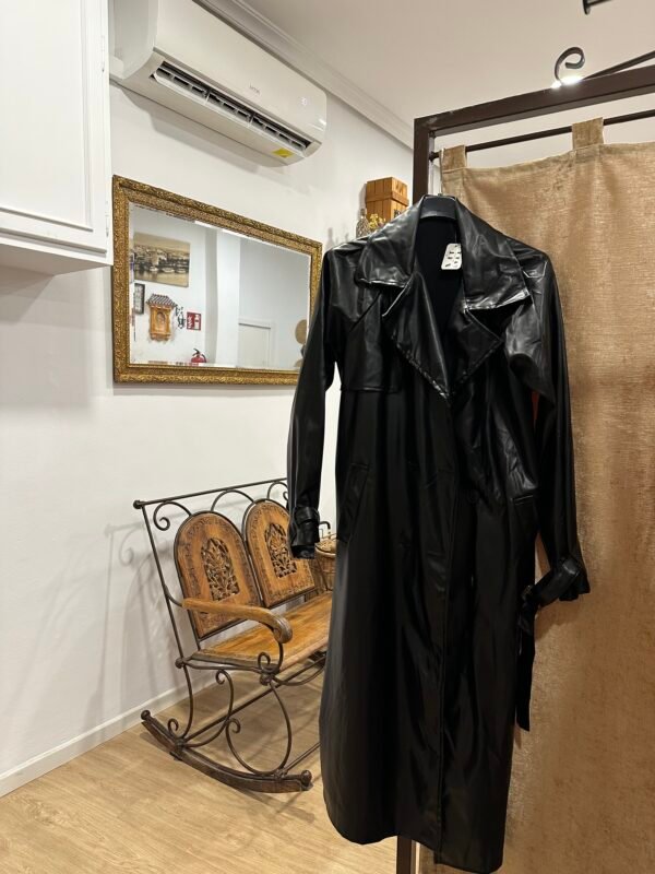 Gabardina cuero negra