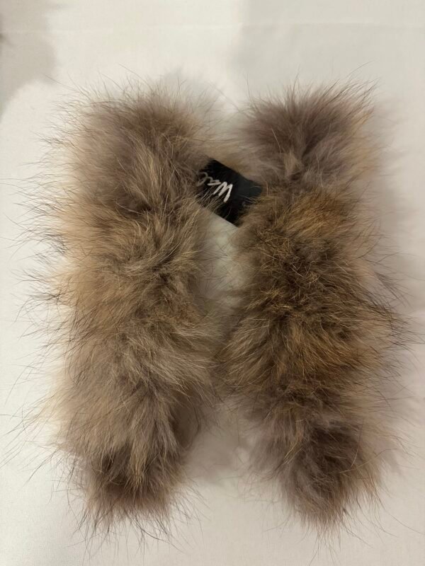 Puños de pelo beige