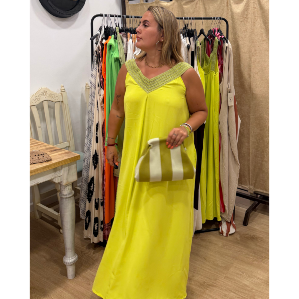 Vestido verde escote brillo