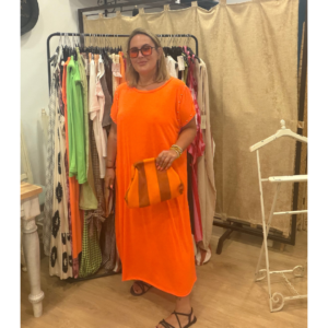 Vestido naranja tachuelas