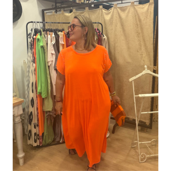 Vestido naranja tachuelas
