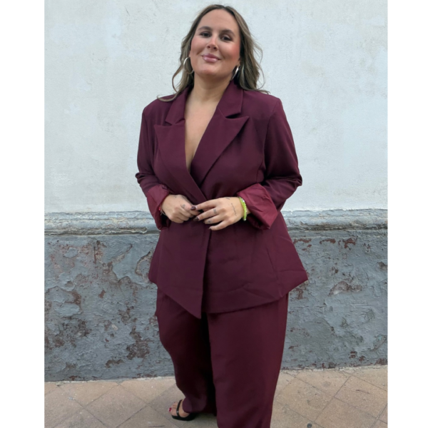 Traje de chaqueta burdeo