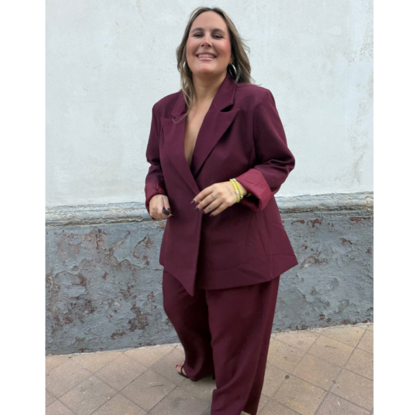 Traje de chaqueta burdeo