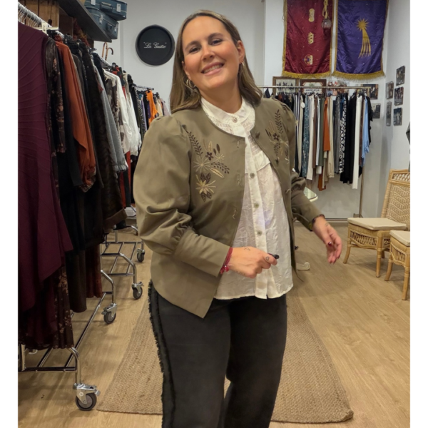 Chaqueta bordada camel