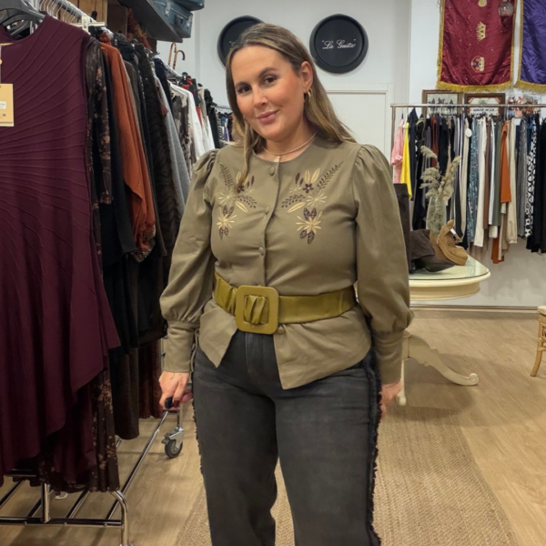 Chaqueta bordada camel